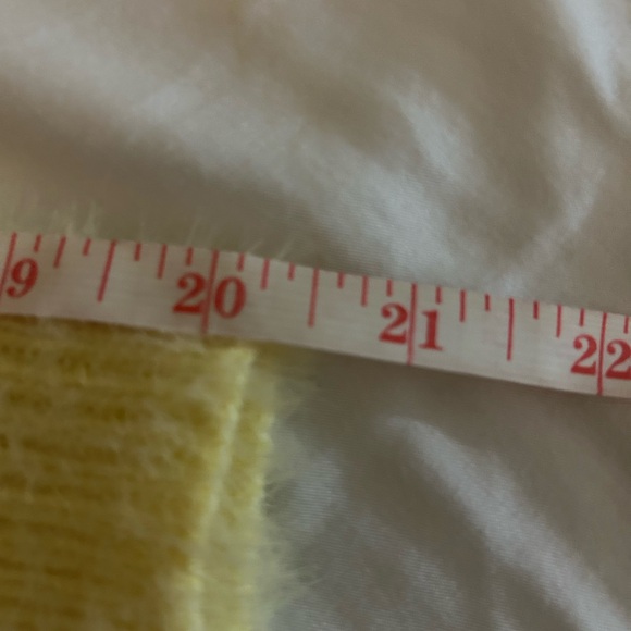 Pink Lily Women’s Cropped Yellow Sweater Size XL - Picture 7 of 7